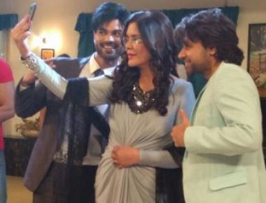 Zeenat's Selfie Time!