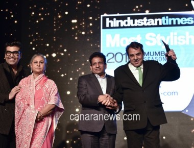Karan Johar, Mahesh Agrawal and Jaya Bachchan present the Hindustan Times Most Stylish Lifetime Style Icon award to Dharmendra