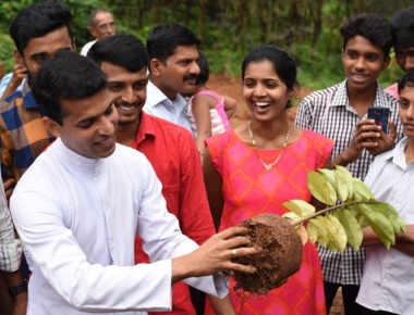 Holy Cross Church Manjotti celebrates 'Prathvicha Palgananth'