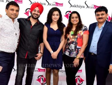 Mishti Chakraborty,Shagun Ajmani,Prashant Guptta,Varinder Vizz,Tanisha Singh at inauguration of 2nd branch of Sakhiya Skin clinic at Bandra 