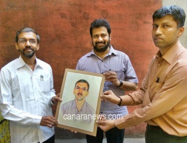 Artist Jay C Salian Presented the Portrait to Dr. G N Upadhya