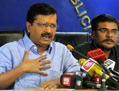 Kejriwal slams Modi after ATM dispenses fake notes