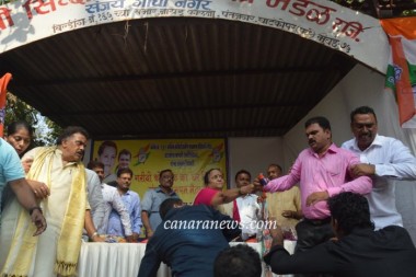 MNS workers disrupt Sanjay Nirupam’s public meeting