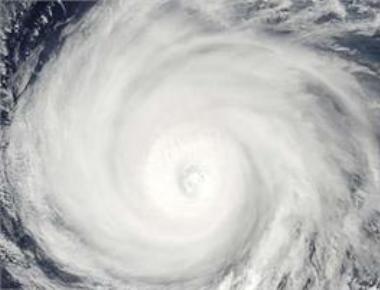 Cyclone Mora hits Bangladesh, hundreds of thousands evacuated