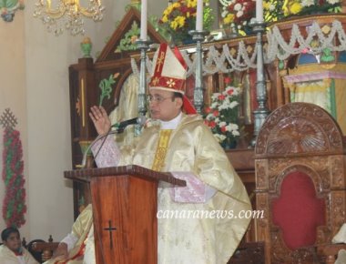 Milagres Cathedral of Udupi diocese celebrates Christmas with a Pomp and Gaiety