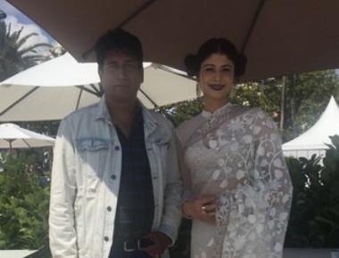 Actress Pooja Batra showcases 