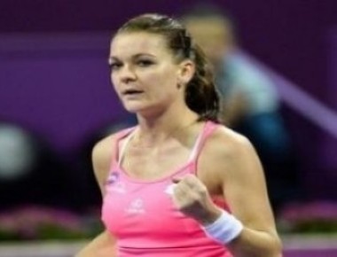 Top-seeded Radwanska advances at Shenzhen Open