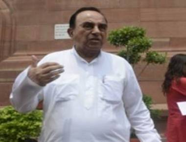 Why isn't Governor inviting Sasikala to form government: Swamy