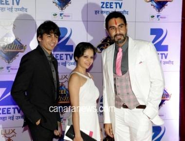 Sandip Soparrkar declared Best Dressed Man at Zee Rishtey Awards