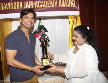 Shaan,Sadhna Sargam and Divya Jain Unveiled the Ravindra Jain Music Award Trophy at Ajivasan Hall,Juhu