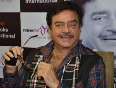 PM should come forward, face people: Shatrughan Sinha