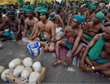 TN farmers temporarily call off Jantar Mantar agitation