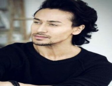 Tiger Shroff pays tribute to MJ in 'Munna Michael'