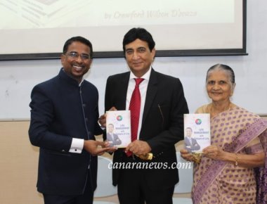 Crawford Wilson D'Souza gets his first book on Life Management released in Mumbai