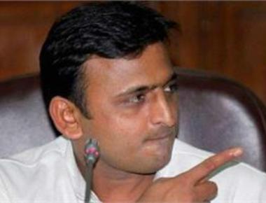  Akhilesh declared SP chief at party meet, Amar expelled