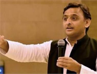 Na na karte pyar: Akhilesh mocks Nitish's return to NDA