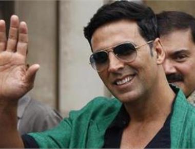 Akshay thanks Arshad for making it to 'Jolly LLB' screening