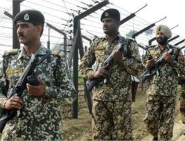  Pak troops target Indian posts, civilian areas in Akhnoor