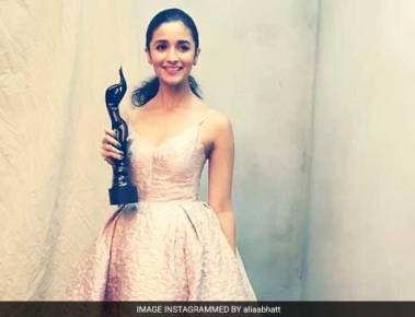 Filmfare Awards 2017: Dangal, Aamir Khan, Alia Bhatt Bag Top Honour This Year