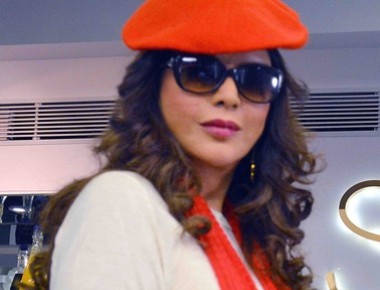  Zeenat aman debuts in super glam avatar web called love