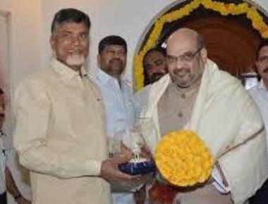  Chandrababu meets Amit Shah, prez poll figures in talks