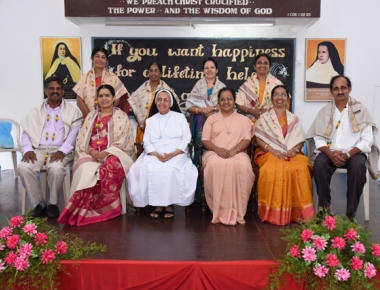 Apostolic Carmel felicitates retired staff