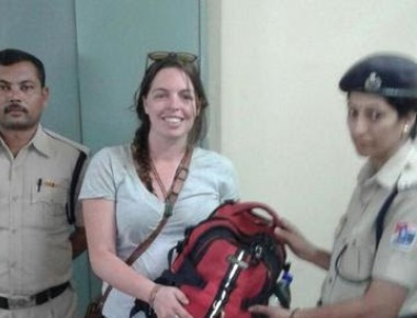 Australian forgets bag on train, police helps her
