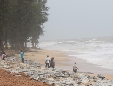 12-year-old swept away into rough sea at Maravanthe beach