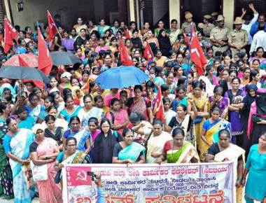 Beedi workers stage protest in Udupi