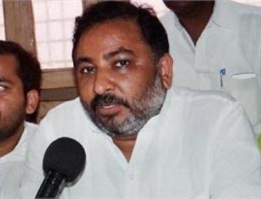 Embarrassed BJP sacks UP VP for remarks against Mayawati