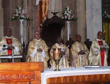 Archbishop Machado Receives Pallium From Apostolic Nuncio