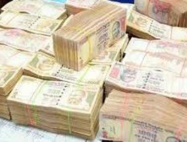  Ban cash transactions of  above Rs 3 lakh to curb blackmoney:SIT