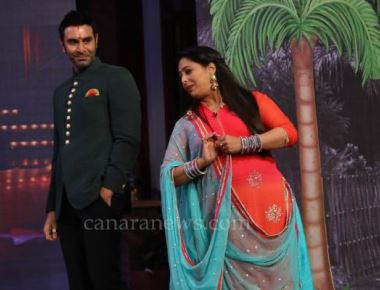  Comedy Nights Live with Bollywood Dance Masters