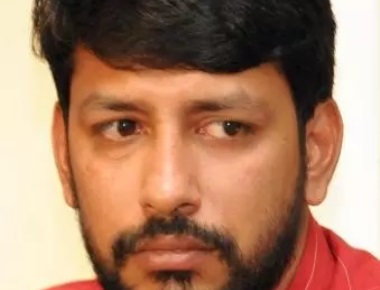 Congress leader thrashes doctor on duty in Ballari, booked
