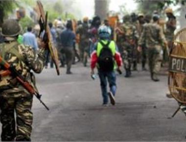 Darjeeling turns battleground; 1 killed, IRB officer injured