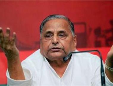 China ready to attack India, claims Mulayam in Lok Sabha