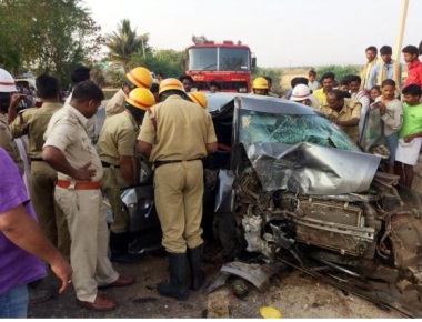 Doctor couple among 5 of a family killed in car crash