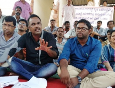 DYFI protest against irregularities in Suratkal market building construction