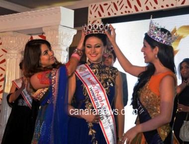   Mrs. Earth 2016 Priyanka Khuaran Goyal crowns Mrs. India Queen of Substance 2016