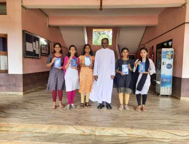  Belthangady: Meritories students of Anugraha English Medium  High School, Ujire receive Tab from the Education Department.