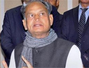  Young should draw longer lines, not erase old ones: Gehlot