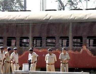 Godhra train carnage: HC spares the noose for 11 convicts