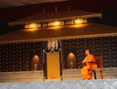 Palimar Swamiji unveils Suvarna Gopura