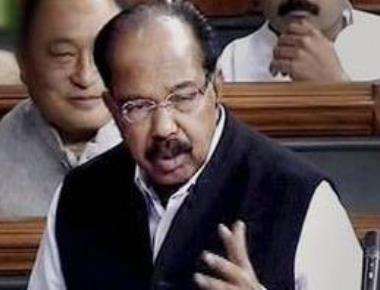 Govt didn't apply its mind on land bill and GST: Moily