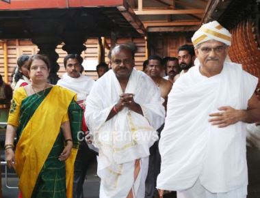   Chief minister-designate H D Kumaraswamy  with his Wife Anita Kumaraswami visited Dharmasthal. 