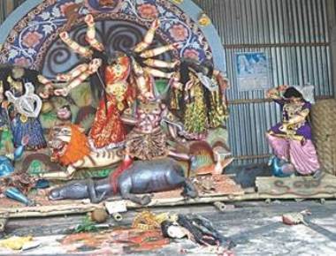 Mob vandalises Hindu temples, houses in Bangladesh