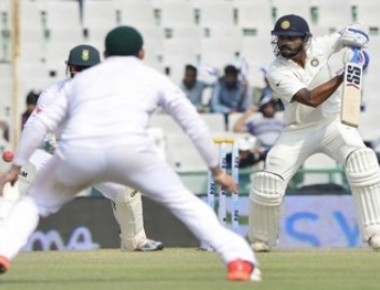 India reach 125/2, swell lead to 142 runs against South Africa