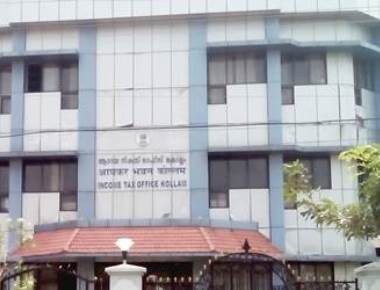IT raids continue on Karnataka minister's houses in Delhi