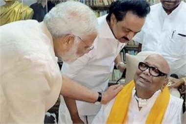PM meets Karunanidhi; enquires about his health