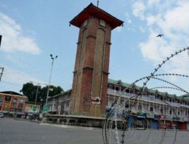  Kashmir remains on edge, three more killed in violence
